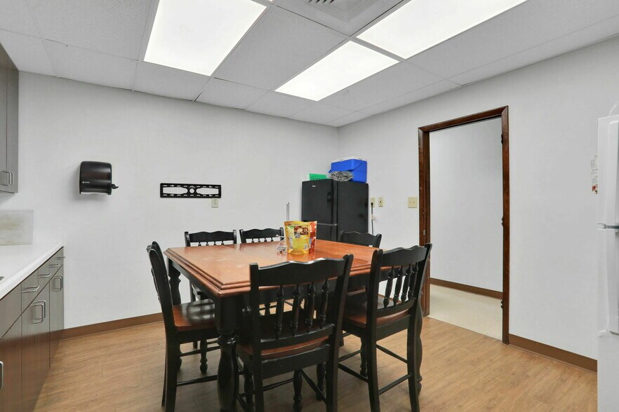 More Photos Of 1712-1736 University Blvd S, Jacksonville Medical For Sale