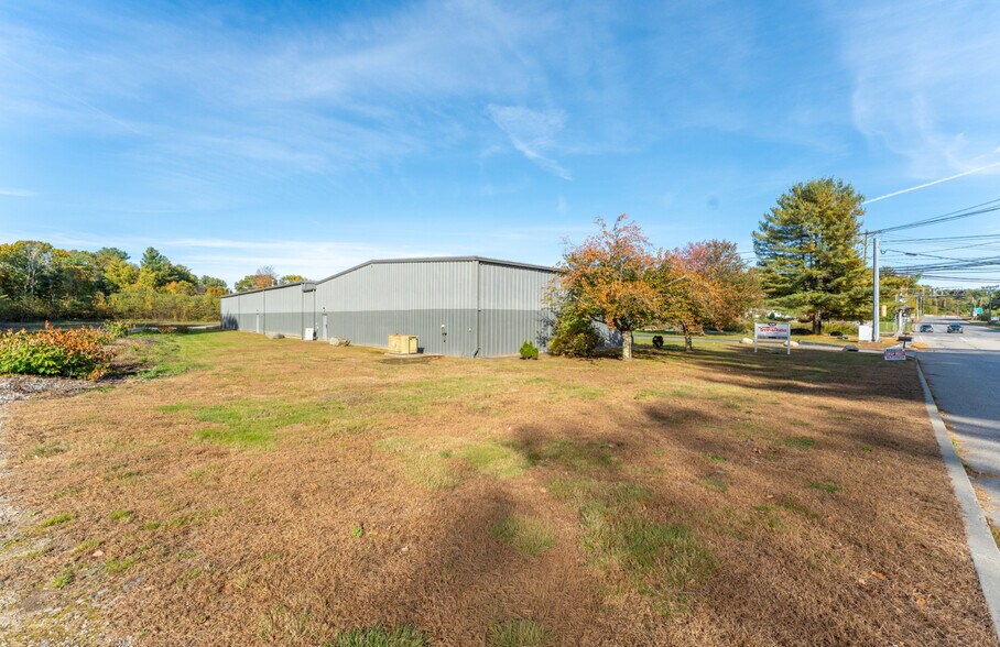 More Photos Of 429 Lake Rd, Killingly Warehouse For Lease