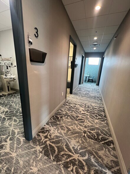 More Photos Of 1624 W Main St, Franklin Storefront Retail Office For Sale