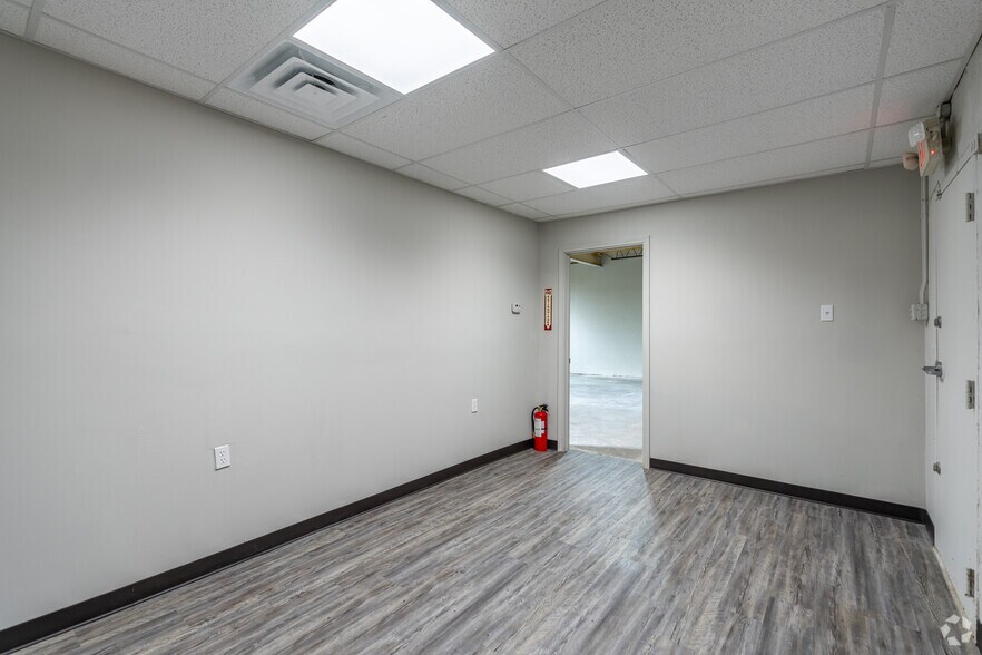 More Photos Of 3340 N Beach St, Fort Worth Flex For Sale