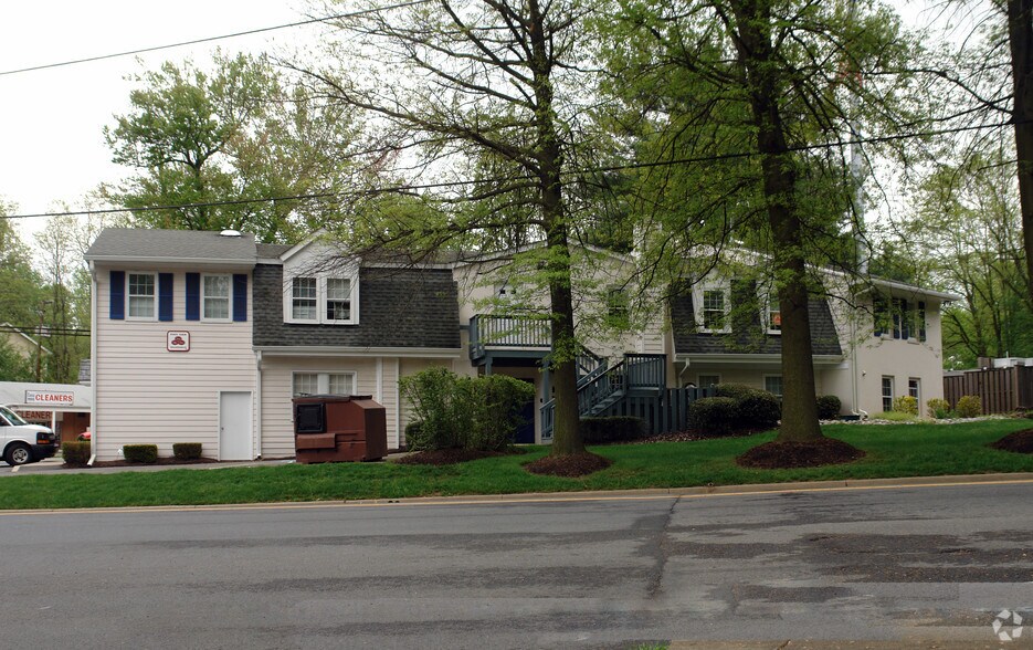 More Photos Of 8115 Old Dominion Dr, McLean Loft Creative Space For Lease