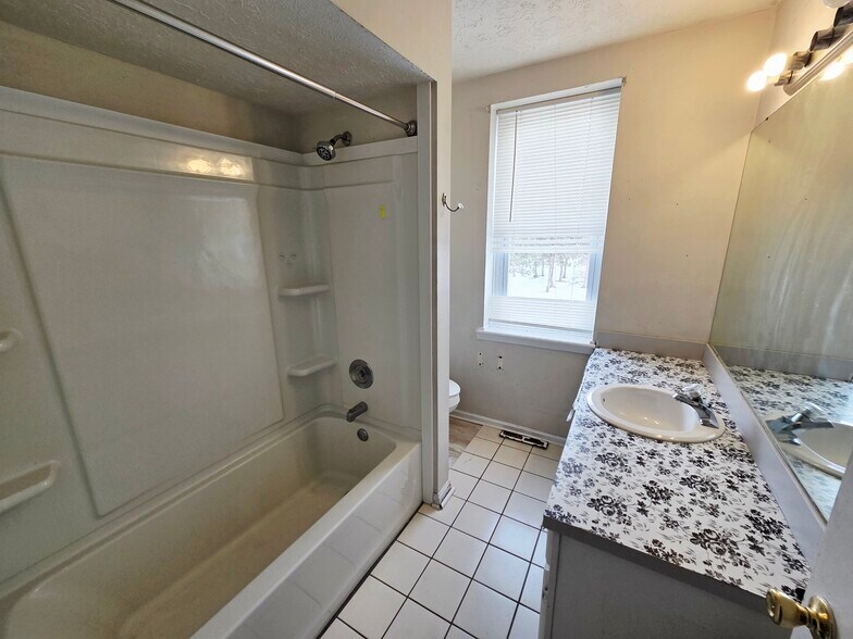 More Photos Of 1302 Broadway, Lorain Storefront Retail Residential For Sale