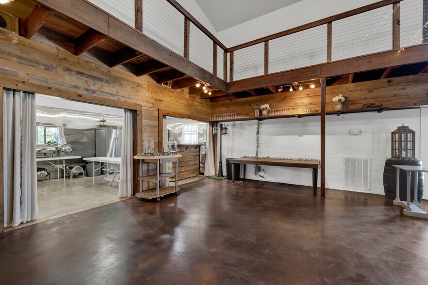 More Photos Of 7250 Fm 306, New Braunfels Freestanding For Sale