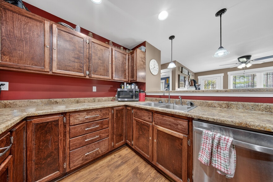 More Photos Of 615 S 2nd St, Central City Specialty For Sale