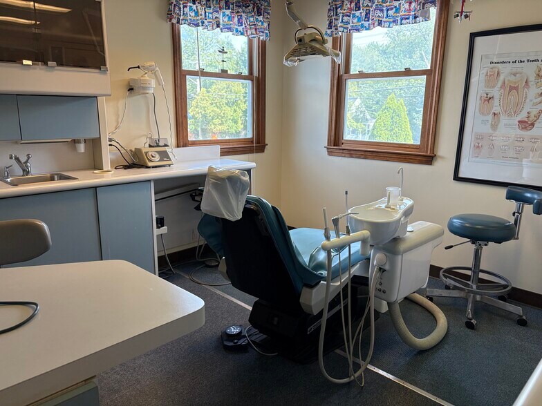 More Photos Of 1079 Central St, Leominster Office For Lease