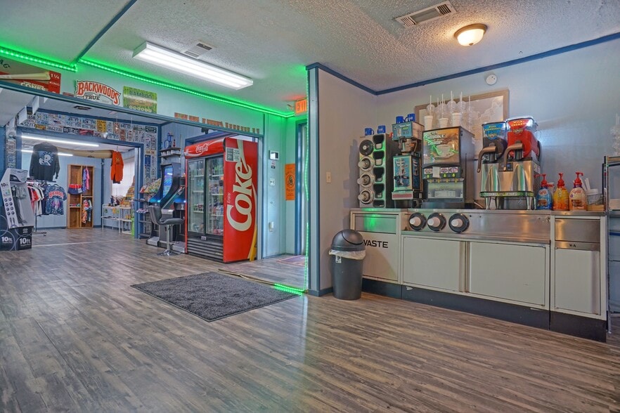 More Photos Of 10 Camp St, Dover Storefront For Sale