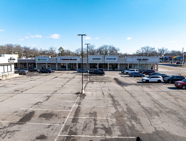 More Photos Of 111-115 Stephen J White Memorial Blvd, Talladega Unknown For Lease