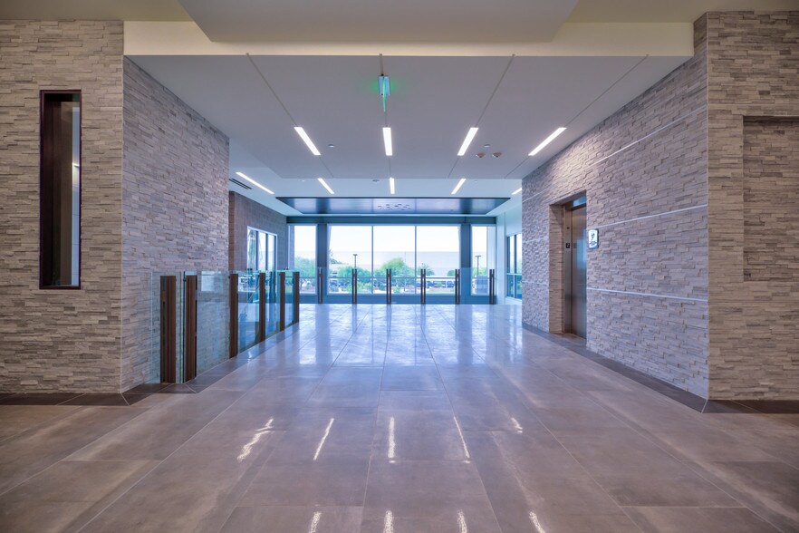 More Photos Of 2425 S Stearman Dr, Chandler Office For Lease