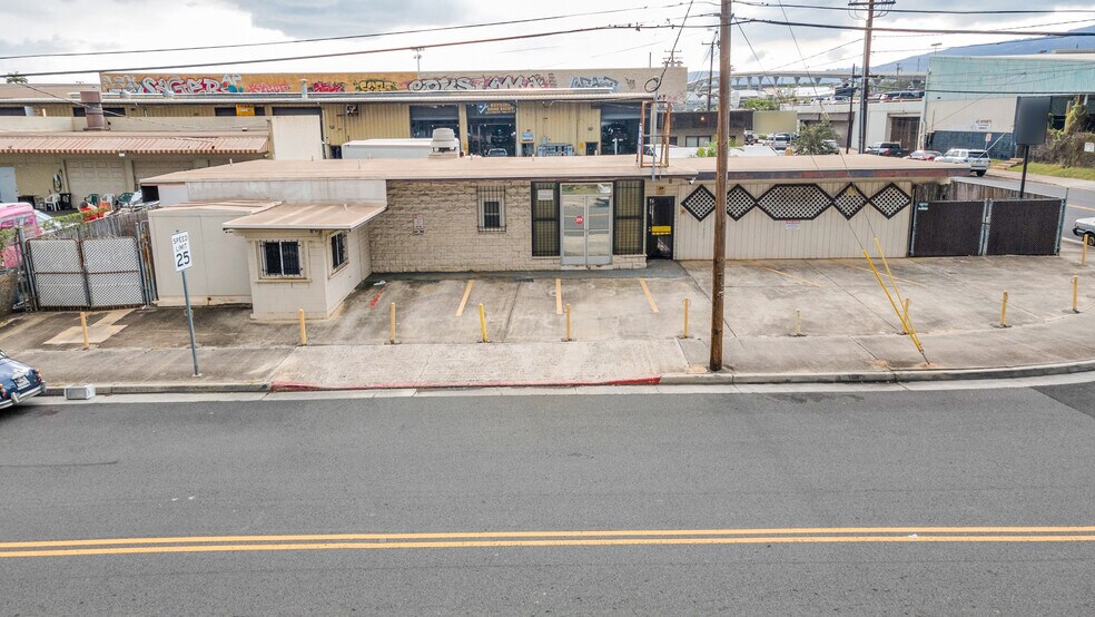 More Photos Of 94-172 Leoleo St, Waipahu Restaurant For Sale