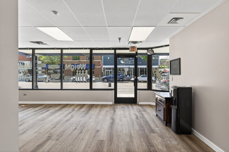 More Photos Of 1017-1023 Mainstreet, Hopkins Storefront For Lease
