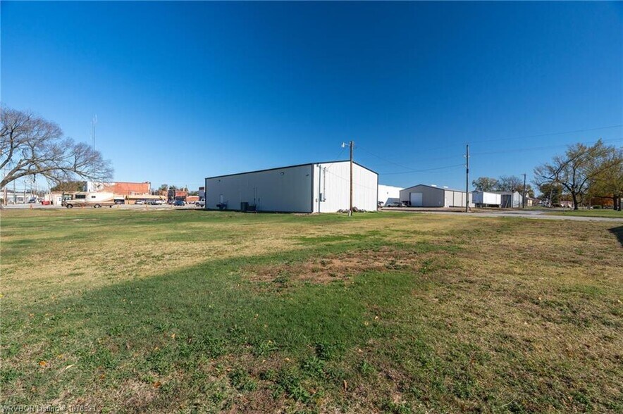 More Photos Of 209 S Broadway St, Stigler Flex For Sale