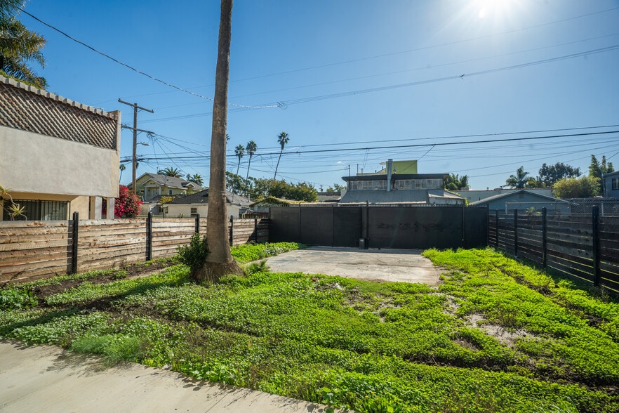 More Photos Of 528 Westminster Ave, Venice Apartments For Sale
