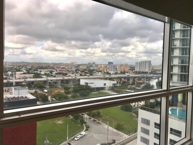 More Photos Of 175 SW 7th St, Miami Medical For Sale
