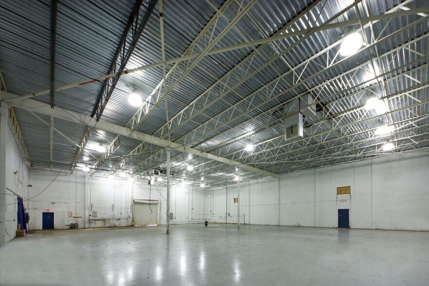 More Photos Of 2851 Evans St, Hollywood Warehouse For Lease