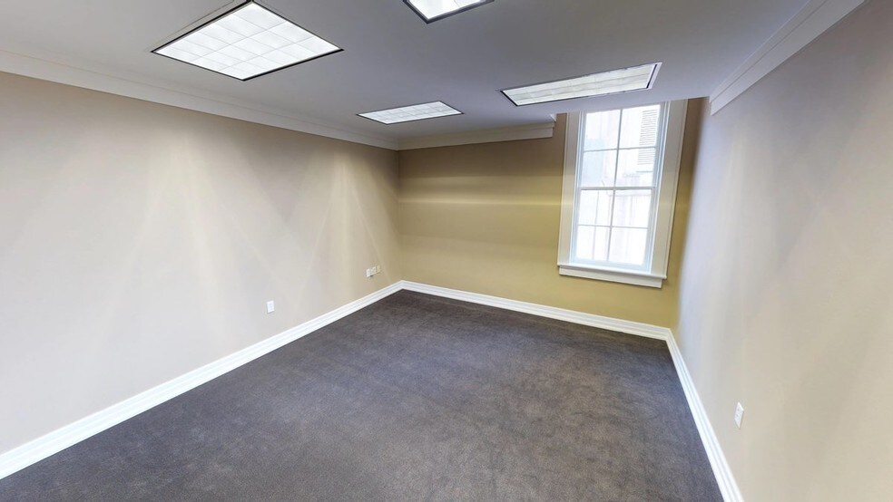 More Photos Of 700 Camp St, New Orleans Coworking Space