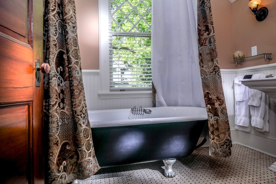 More Photos Of 288 Montford Ave, Asheville Hospitality For Sale