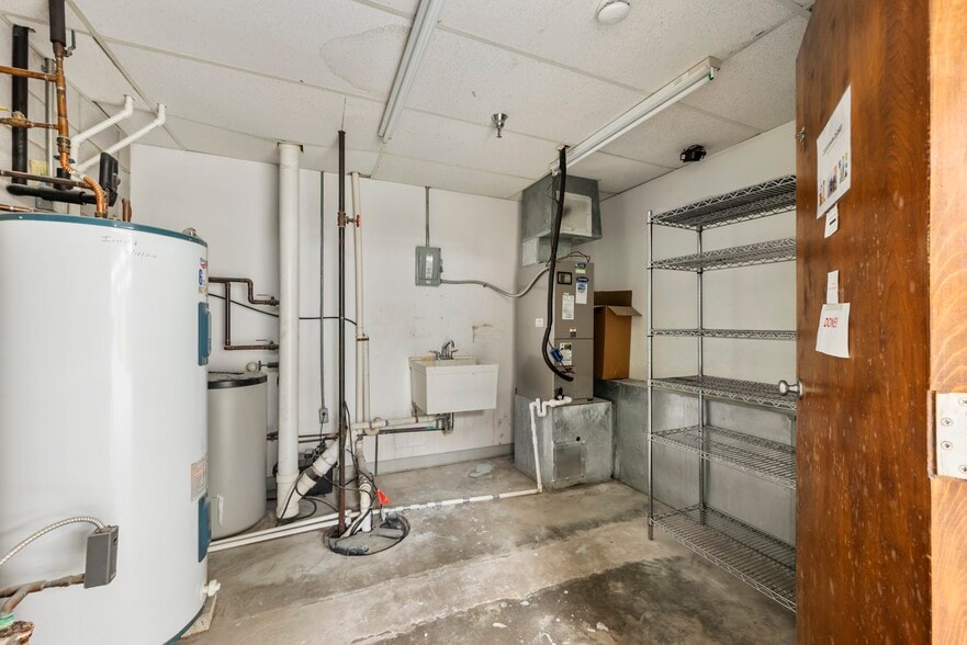 More Photos Of 1255 Engle St, Huntington Light Distribution For Sale