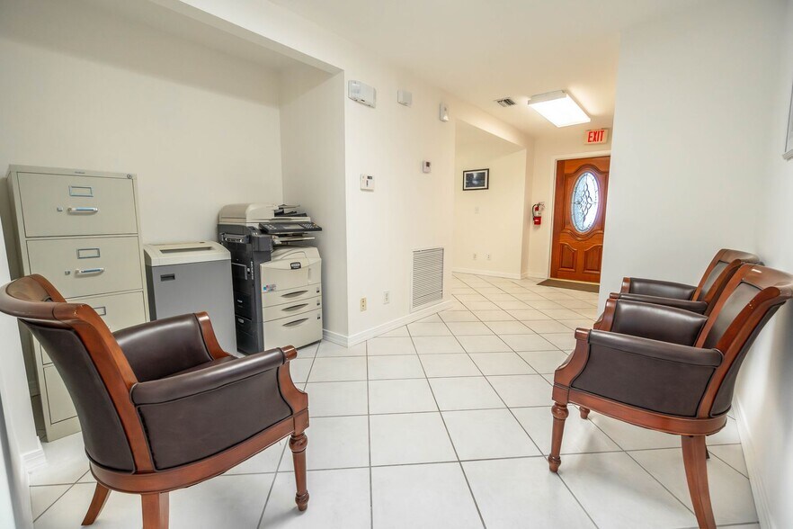More Photos Of 18 NE 2nd Ave, Dania Beach Office For Sale