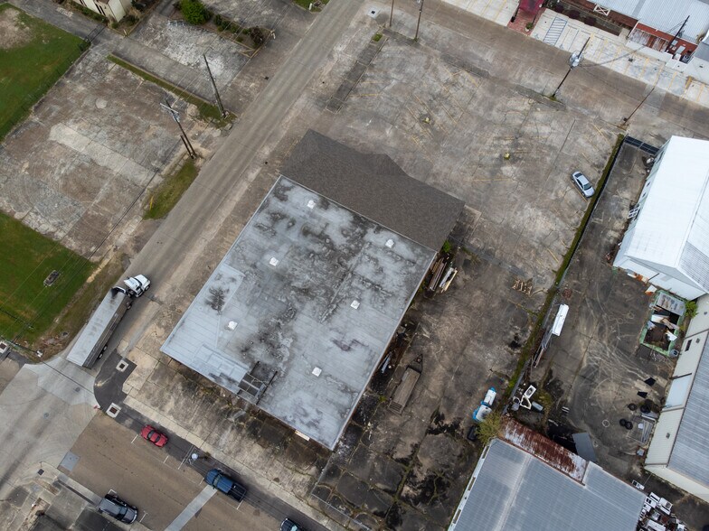 More Photos Of 317 S Cate St, Hammond Showroom For Sale