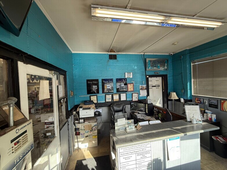 More Photos Of 291 Main St, Tullytown Auto Repair For Sale