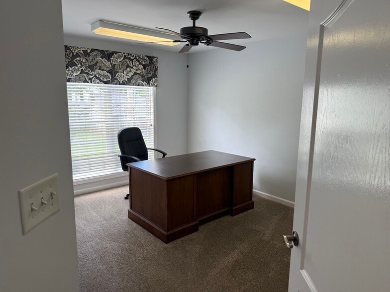 More Photos Of 208 S Hill St, Buford Office Residential For Lease