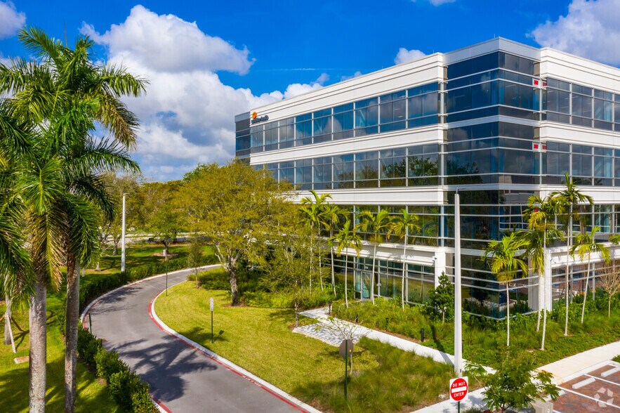 More Photos Of 1700 N University Dr, Plantation Office For Lease