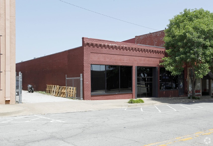 Primary Photo Of 209 N Main St, Tulsa Storefront For Lease