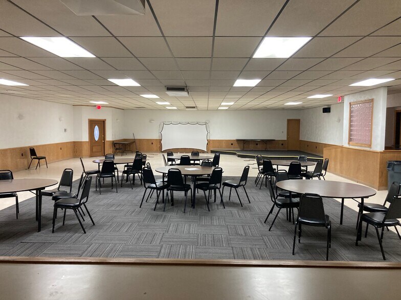 More Photos Of 220 Towner Ave, Larimore Flex For Sale