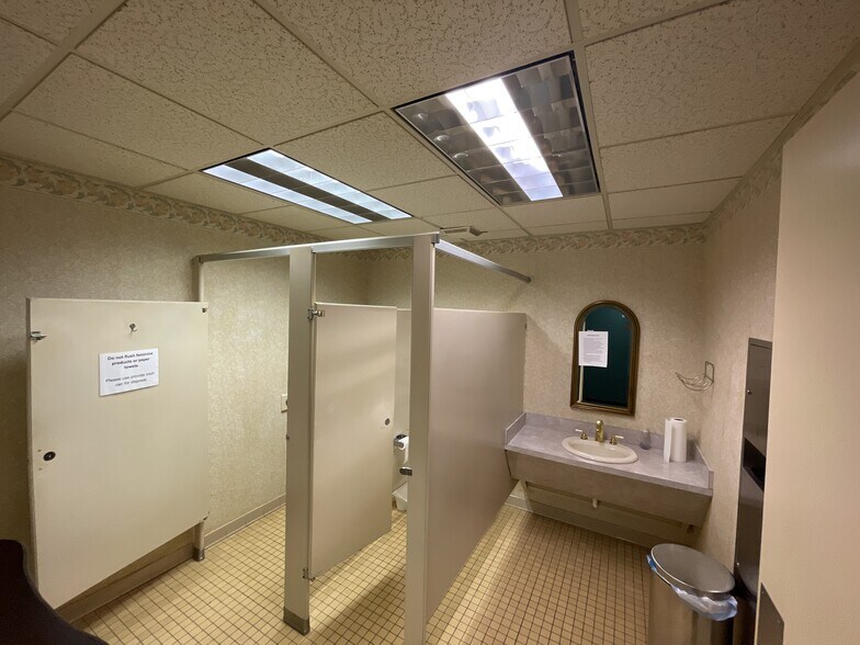 More Photos Of 1309-1315 Milstead Ave NE, Conyers Medical For Sale