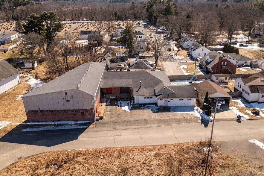 More Photos Of 2025 Pine St, Palmer Warehouse For Sale