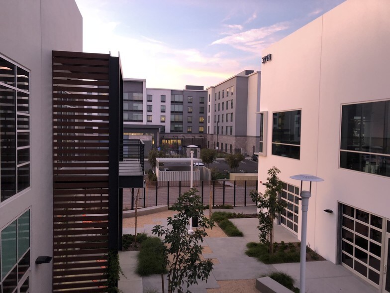 More Photos Of 3738 Bayer Ave, Long Beach Office For Lease