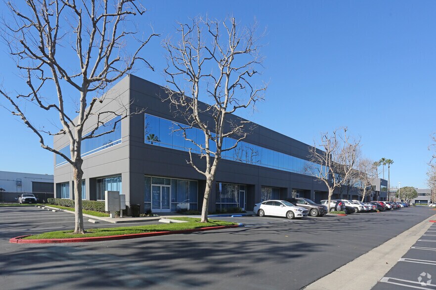 More Photos Of 1932 E Deere Ave, Santa Ana Unknown For Lease