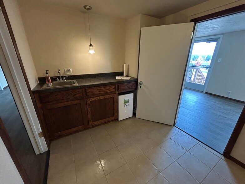 More Photos Of 802 S Military Ave, Green Bay Freestanding For Sale