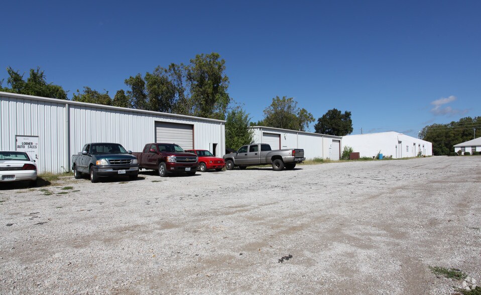 More Photos Of 2850 E 40 Hwy, Blue Springs Warehouse For Lease