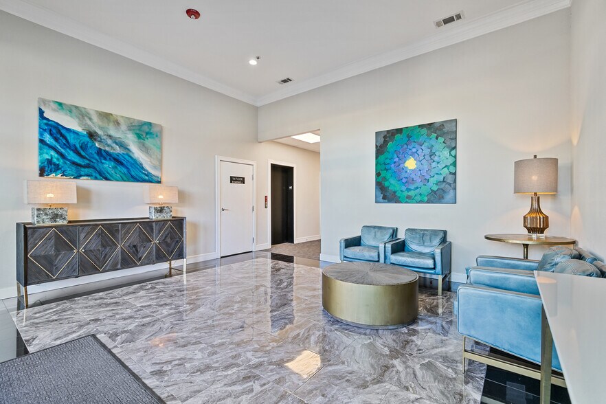 More Photos Of 205 W Louisiana St, McKinney Office For Lease