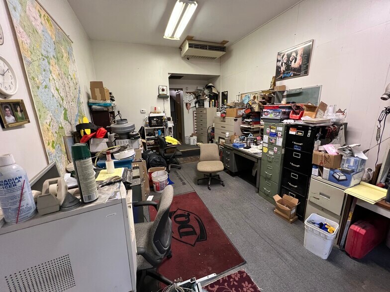 More Photos Of 2133 Orthodox St, Philadelphia Light Distribution For Sale