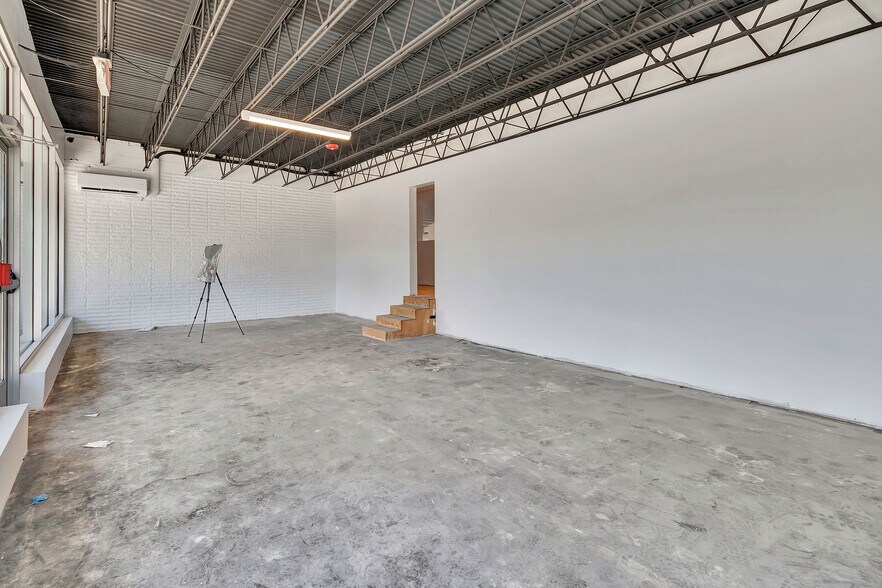 More Photos Of 2533-2537 Far Hills Ave, Oakwood Storefront Retail Office For Lease