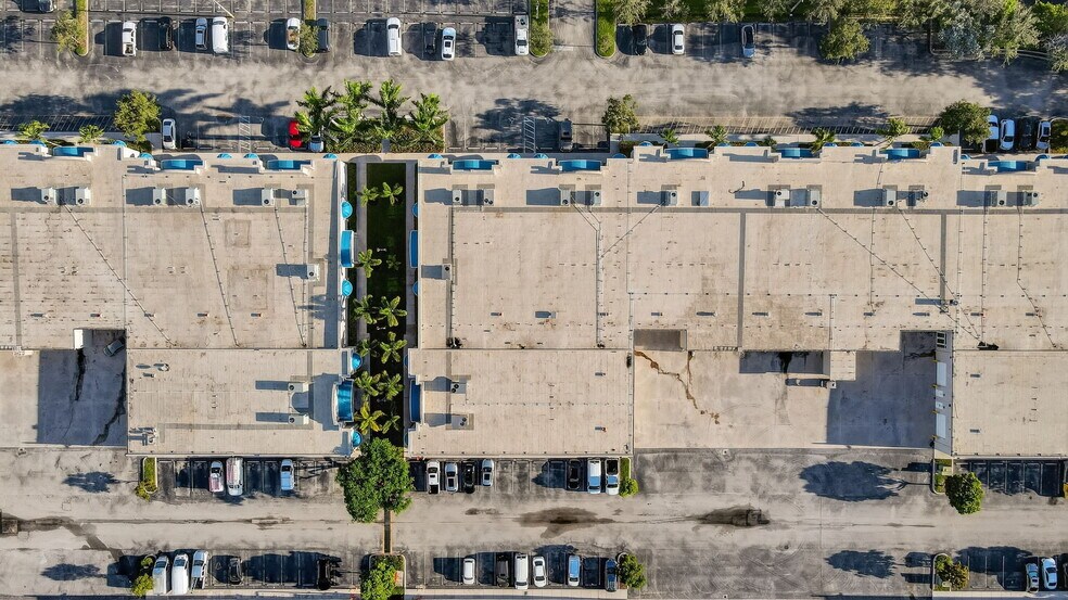 More Photos Of 2800 W State Road 84, Fort Lauderdale Showroom For Lease