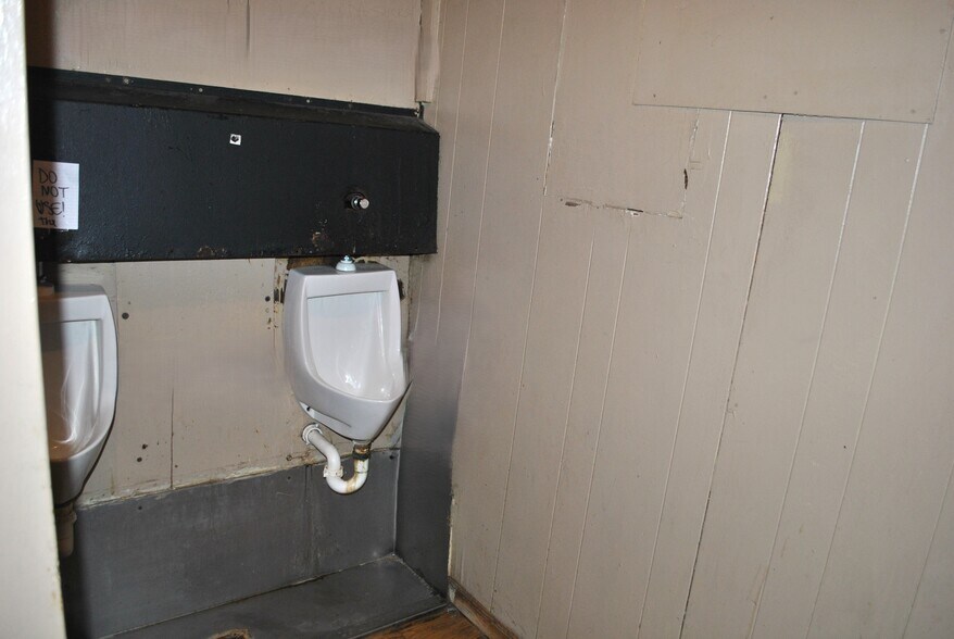 More Photos Of 209 W Main St, Circleville Storefront For Sale