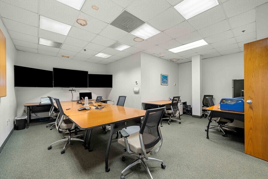 More Photos Of 63 Neck Rd, Haverhill Light Manufacturing For Sale