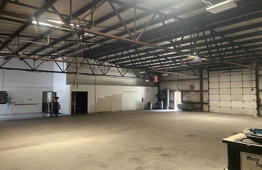 More Photos Of 11006 Cobbs Rd, Glen Allen Warehouse For Lease
