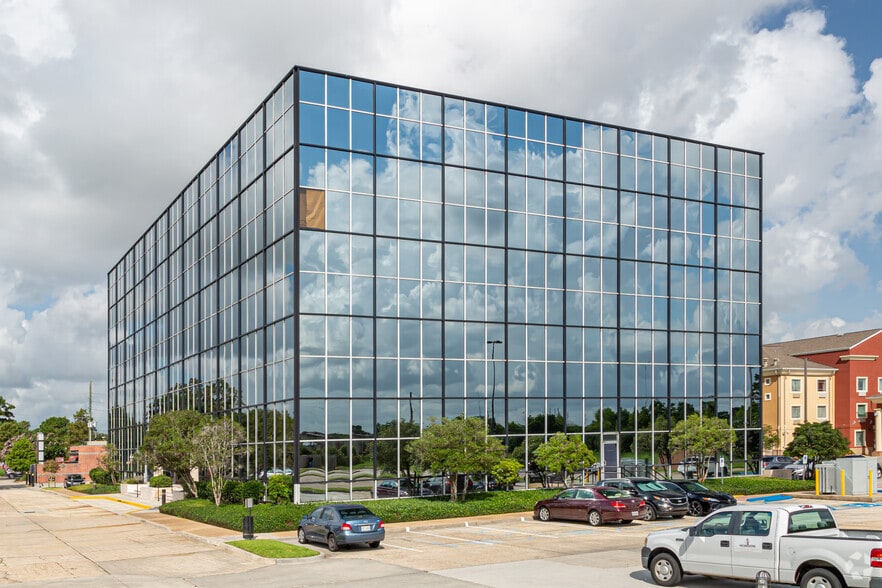 More Photos Of 2439 manhattan Blvd, Harvey Office For Lease