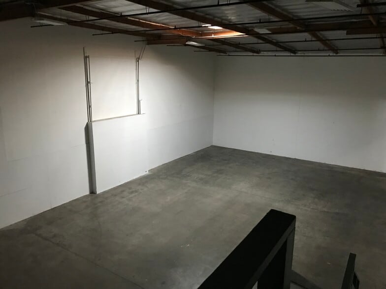 More Photos Of 1031 W Manchester Blvd, Inglewood Light Distribution For Lease