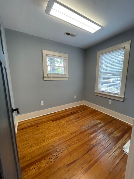 More Photos Of 58 Folly Road Blvd, Charleston Office Residential For Lease