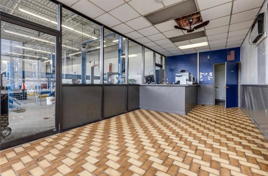 More Photos Of 9435 State Route 30, Irwin Auto Repair For Lease