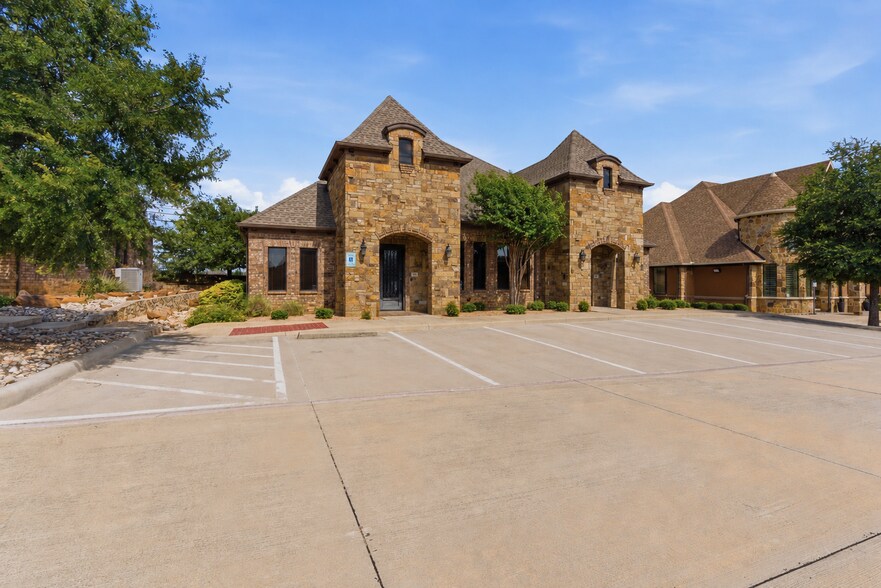 Primary Photo Of 9145 Belshire Dr, North Richland Hills Medical For Lease