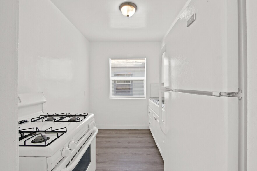 More Photos Of 2075 E Broadway, Long Beach Apartments For Sale