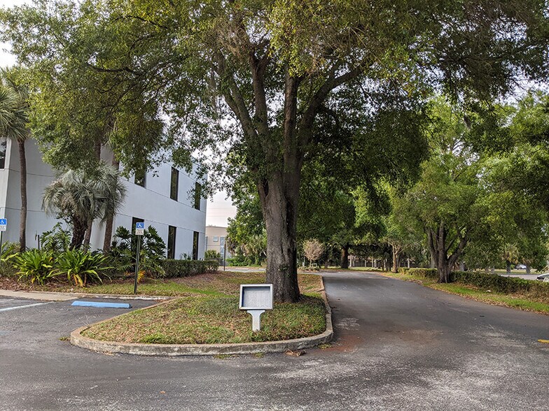 More Photos Of 13175 Walsingham Rd, Largo Bank For Lease