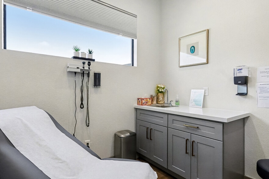 More Photos Of 205 Bella Katy Dr, Katy Medical For Sale