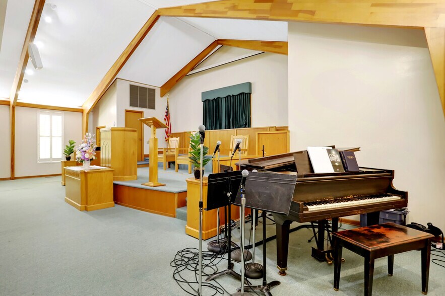 More Photos Of 1792 N Parkway, Memphis Religious Facility For Sale